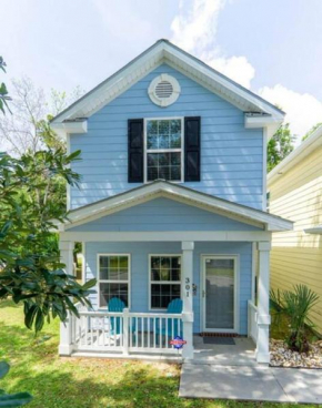 2 Bedroom Coastal Cottage 1 block to the beach